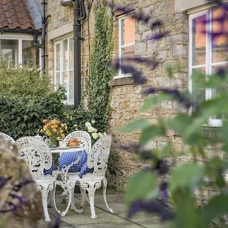 The Old Potting Shed קירקבימורסייד